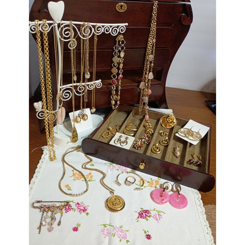 Vintage & Estate Jewelry Lot - 27 pcs - Picture 2 of 7
